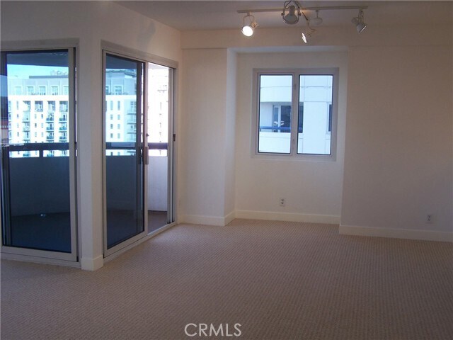 Building Photo - 525 E Seaside Way