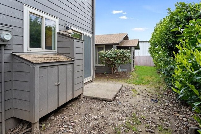 Building Photo - Spacious 2bed/1bath townhome