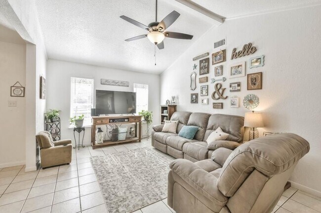 Building Photo - 606 Pine Bough Ln