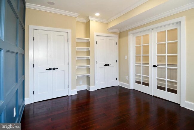 Building Photo - 216 S Henry St