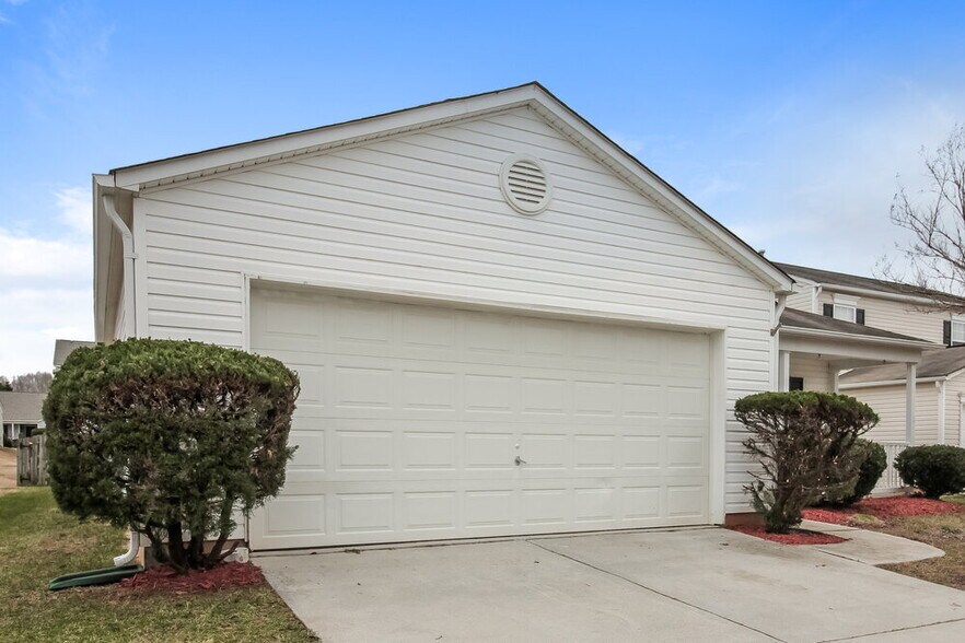 Building Photo - 8145 Rosberg Ln