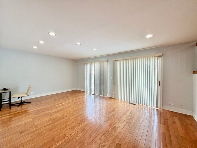 Building Photo - 213 Vintage Ln