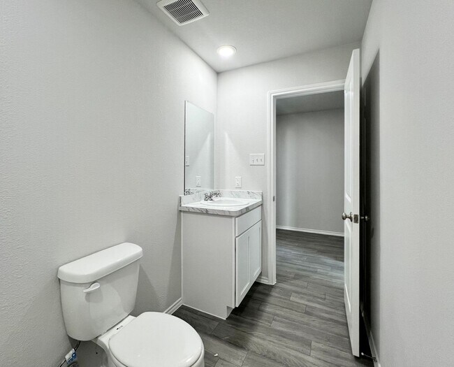 Building Photo - Cozy Home in The Villages of Mayfield