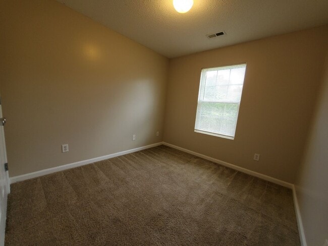 Building Photo - ACCEPTS SECTION 8 Open House on 10/02/25 @...