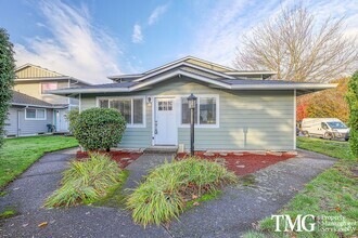 Building Photo - Great 2 Bed 1 Bath NE Gresham Condo - Wate...