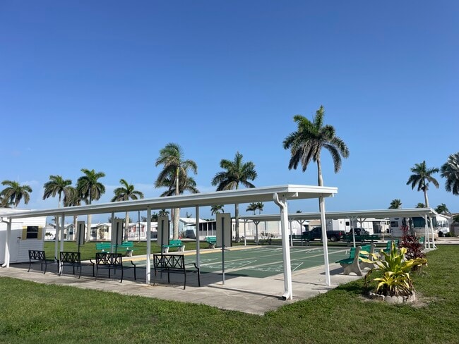 Building Photo - 16300 Pine Ridge Rd