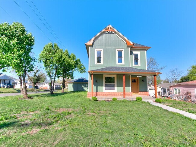 Building Photo - 801 N Ash St