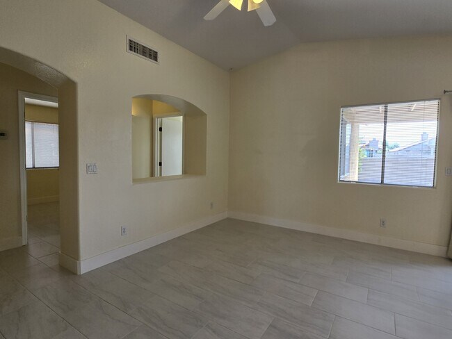 Building Photo - 7980 N Siskiyou Dr