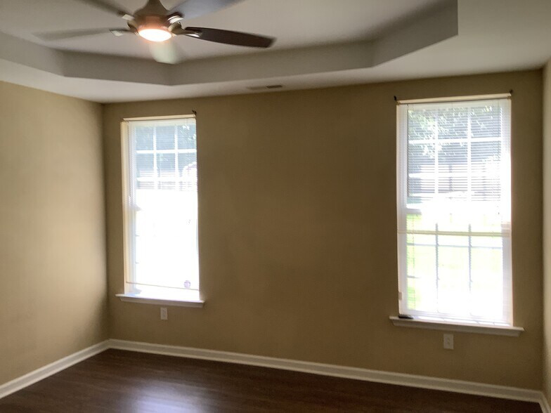 Building Photo - 173 Largess Ln