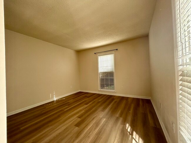 Building Photo - 6817 El Greco Ct