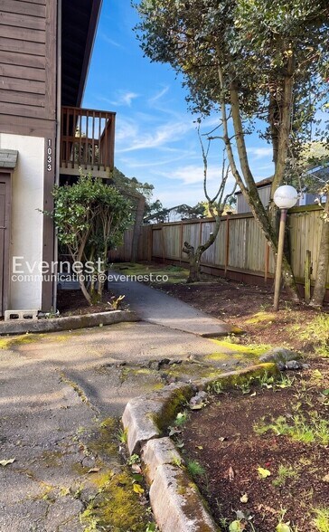 Building Photo - 1033 SW 148th St