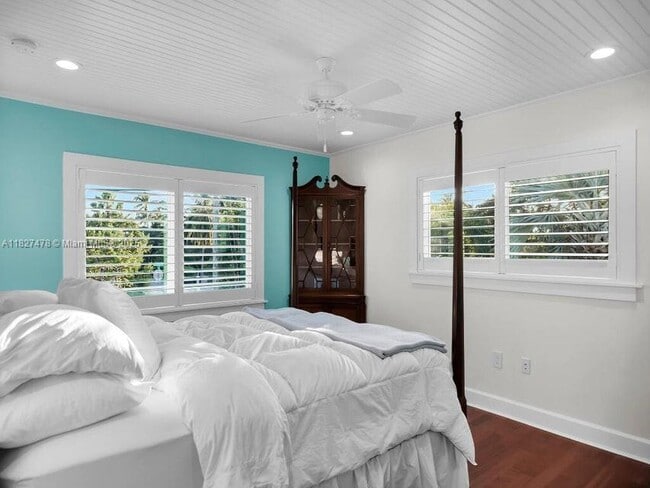 Building Photo - 232 W Seaview Dr