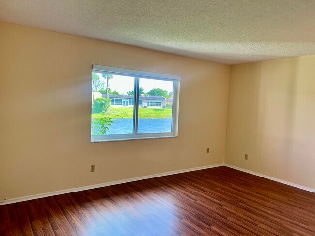 Building Photo - 176 Lake Evelyn Dr