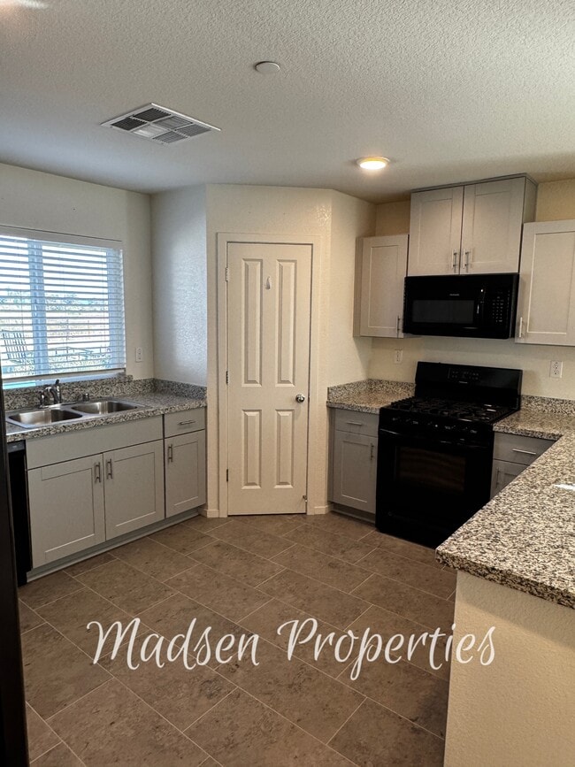 Building Photo - 114 Christian Ave