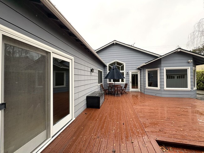 Building Photo - Beautifully Updated 3BD/2BA + Office Single-Family Home in Palo Alto