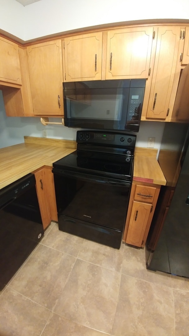 Building Photo - Newly Renovated Beautiful 2 Bedroom Home