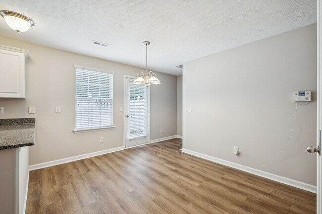 Building Photo - 2120 Lebanon Pike