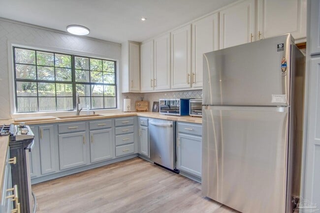Building Photo - 7667 Old Hickory Dr