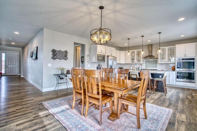 Building Photo - 633 Great Basin Ct