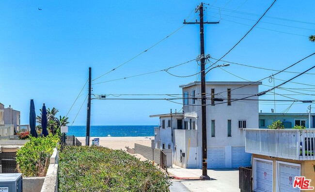 Building Photo - 7301 Vista Del Mar