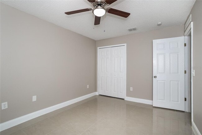 Building Photo - 1118 Chesterfield Ct