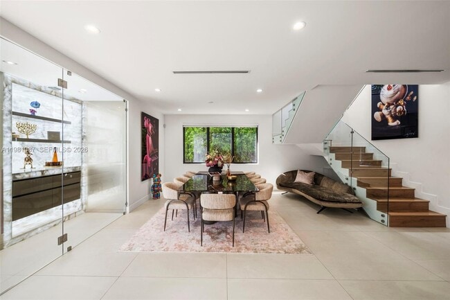 Building Photo - 710 S Shore Dr