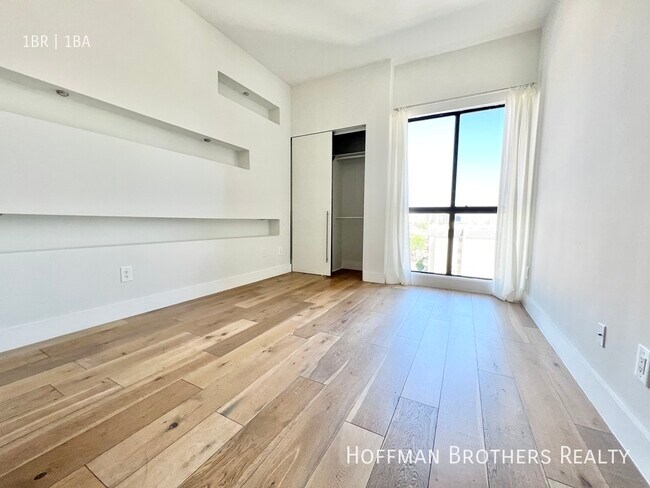 Building Photo - 8813 Burton Way