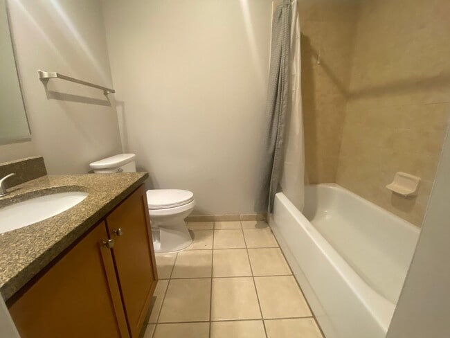 Building Photo - Open And Updated One Bedroom Apartment At ...