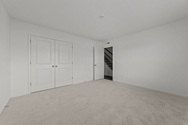 Building Photo - 825 Basswood Gln Trl