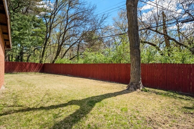 Building Photo - Large 3 bed home for Rent
