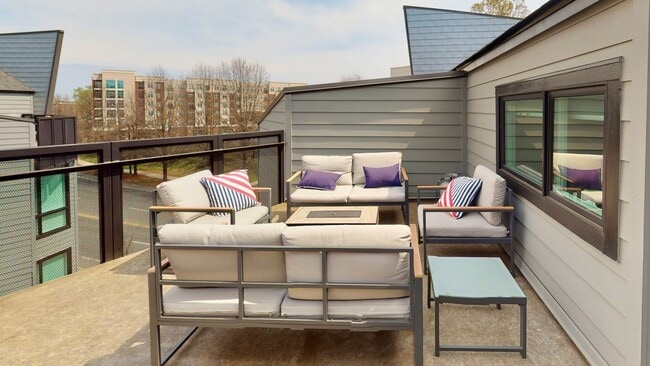Building Photo - Modern Townhome with Roof Terrace in Dilworth Neighborhood Charlotte NC