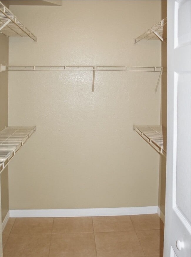 Building Photo - 2/2 Upgraded Spacious Condo in Park Central, Millenia area