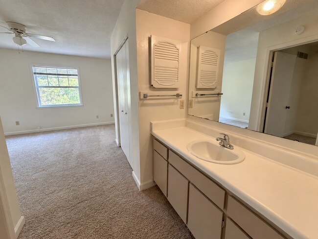 Building Photo - 2518-202 Avent Ferry Road