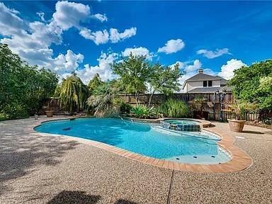 Building Photo - 3621 Roxbury Ln