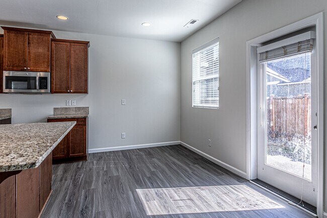 Building Photo - Amazing 4 bedroom home in Stewart Crossing!