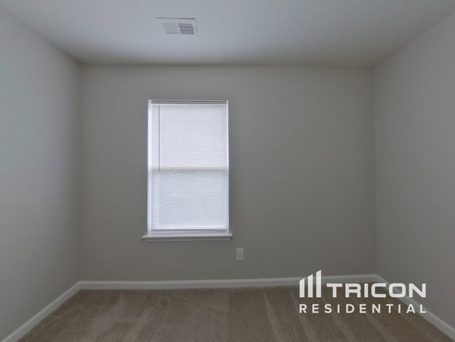 Building Photo - 712 Perth Dr