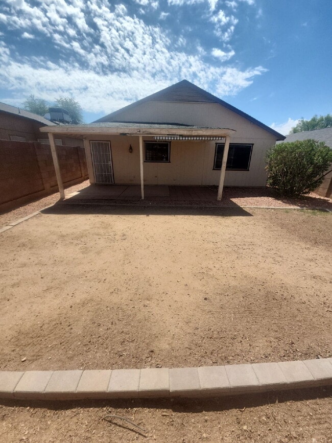 Building Photo - "Charming 3-Bedroom Oasis with 2 Baths in ...