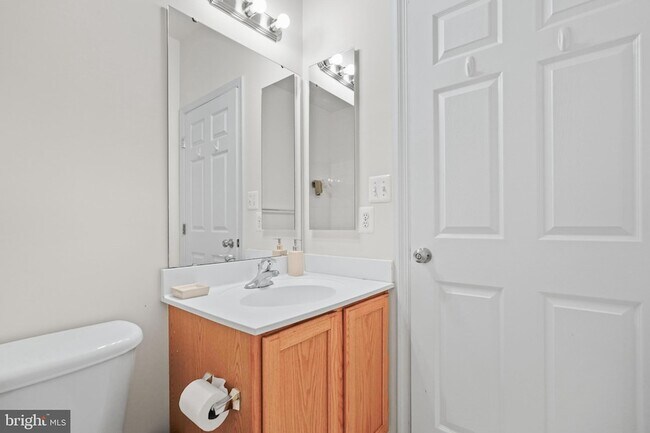 Building Photo - 12 Popes Creek Ln