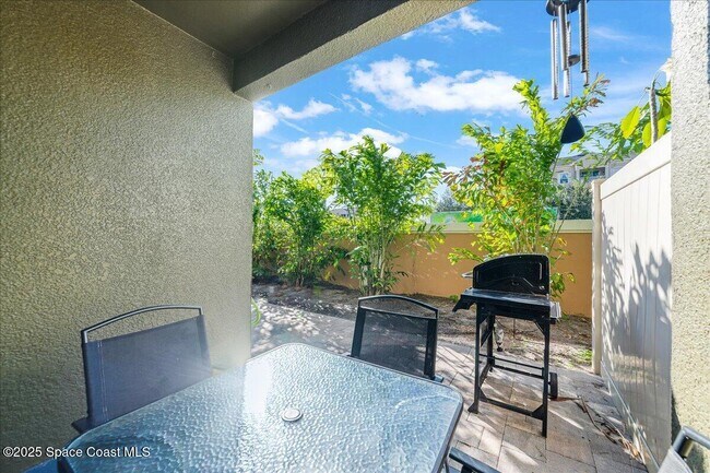 Building Photo - 1345 Lara Cir