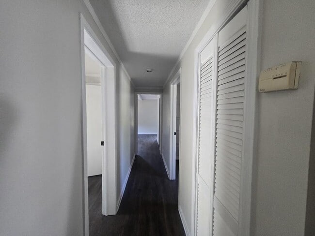 Building Photo - 2619 W Black Creek Rd