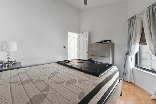 Building Photo - 1012 Landings Blvd