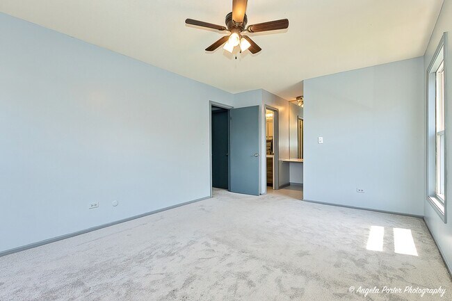Building Photo - 1402 W Inverrary Ln
