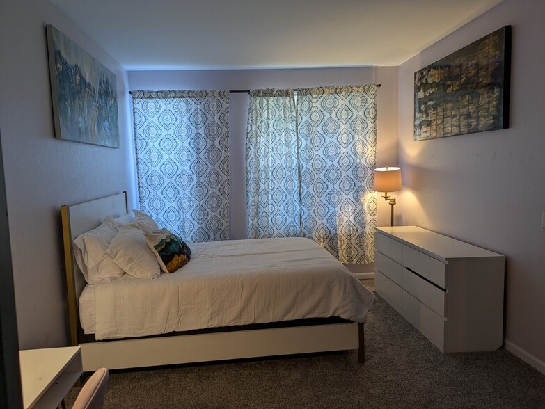 Master Bedroom - 1727 N Pearl St