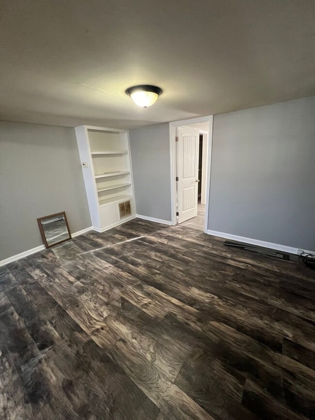 Building Photo - 2 bed/1 bath home
