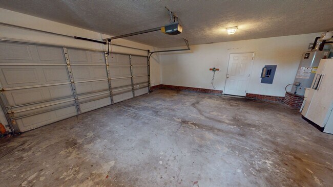 Building Photo - 3 Bedroom with BONUS Room in Jack Britt School District!