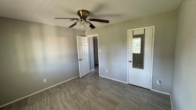 Building Photo - Renovated 4 Bedroom, 2 Bathroom Home in a Prime Phoenix Location!