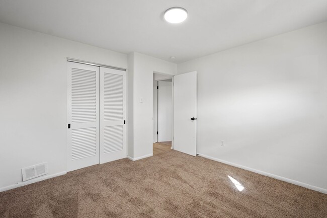 Building Photo - MOVE IN SPECIAL! SCORE HALF OFF 1ST MONTH'...