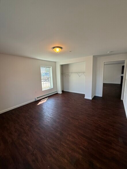 Building Photo - 661 Bell St