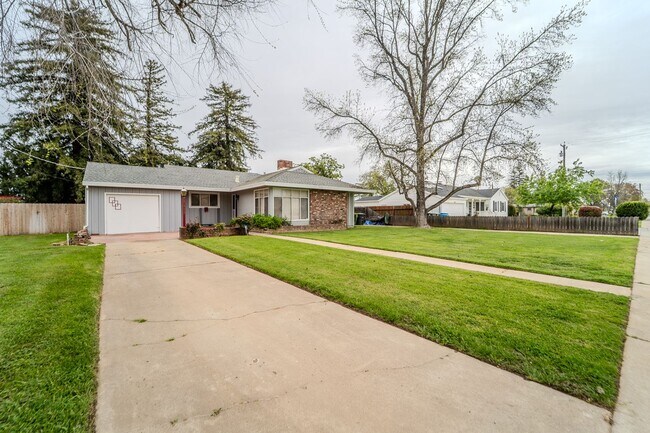 Building Photo - 2415 Covillaud St