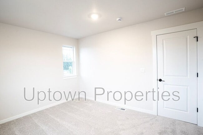 Building Photo - 16959 SW Leaf Ln